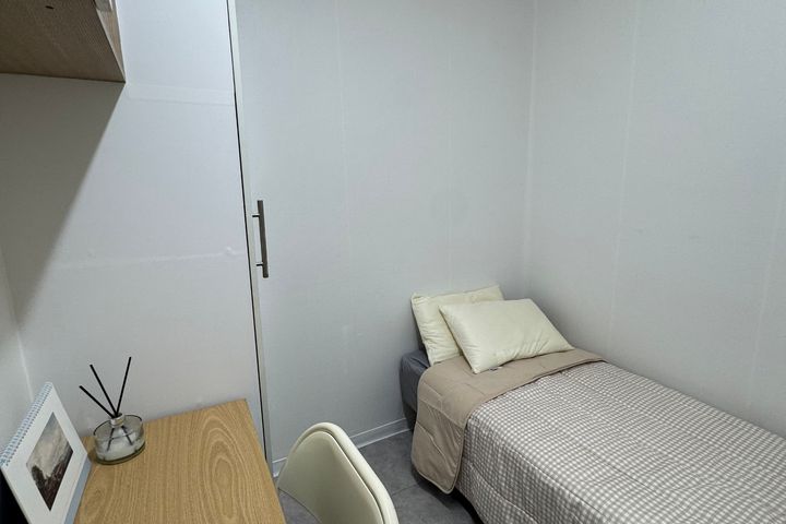 Mini-room with an internal window 7th image
