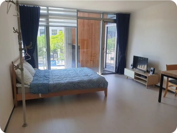 테라스가있는 통유리 방 12번째 이미지