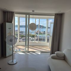 3-bedroom apartment with an ocean view Unit Image