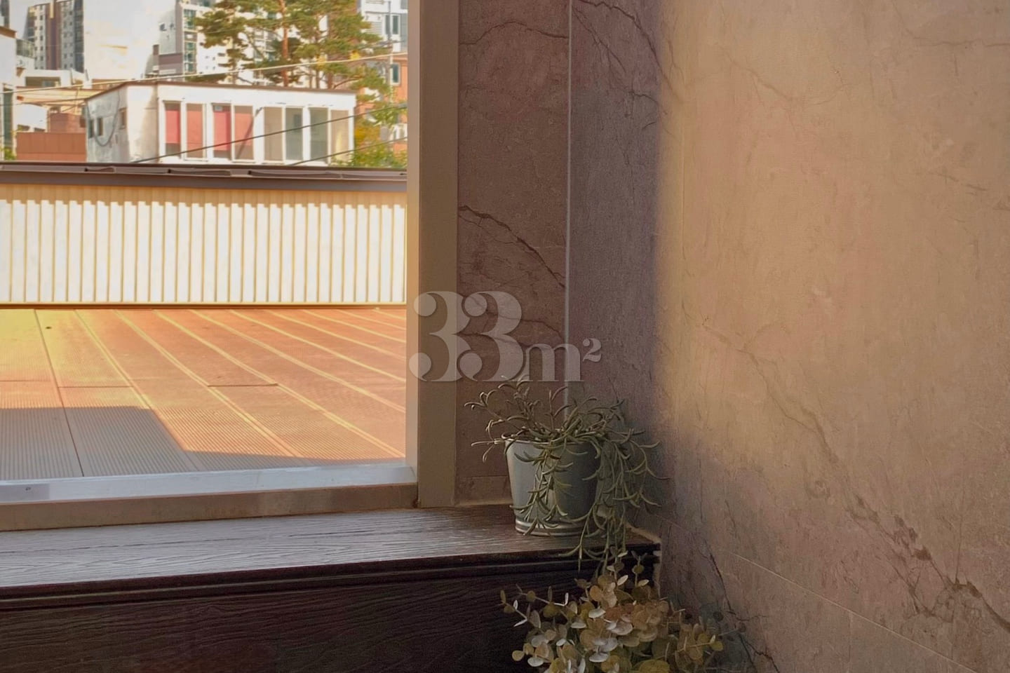 Renovated rooftop studio apartment 19th image