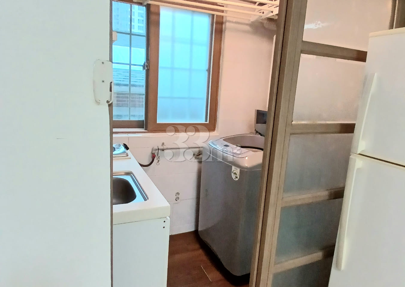 Clean studio apartment on the 2nd floor 8th image