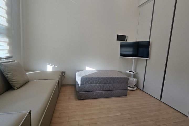 Fully-furnished Studio with a View 5th image