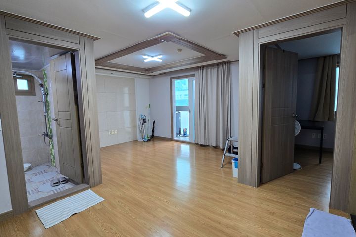깨끗하고 밝은 방 6번째 이미지