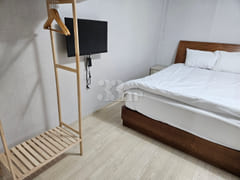 Taehwagang 3rd floor, 1 double bed, 2 single 2th image