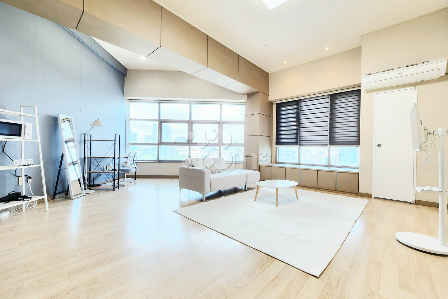 Spacious house in the Dunsan-dong/City Hall S 0th image