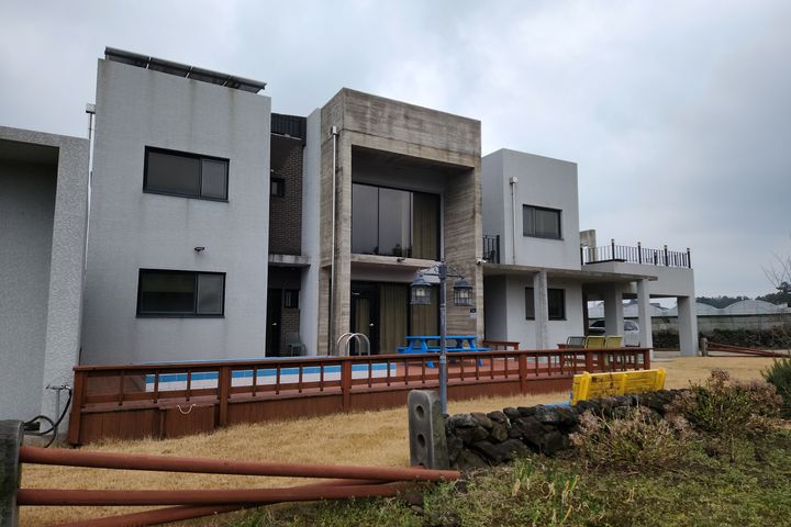 Aewol, 4 bedrooms, 3 bathrooms, 50 pyeong 0th image
