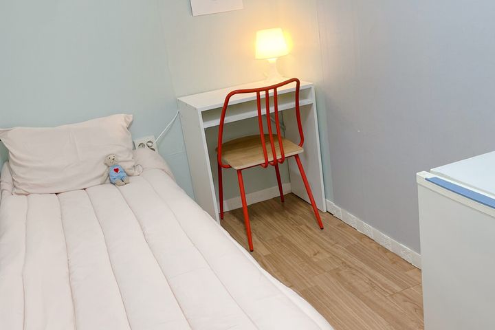 My own comfortable private room. 1th image