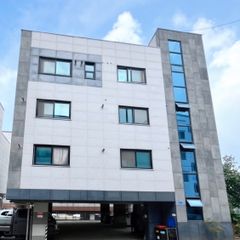 🏢 5-minute walk to the terminal and county o Unit Image