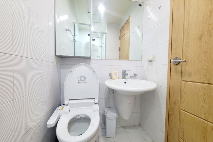 🤵 High-rise view near Sinchon Station (Unit 15th image