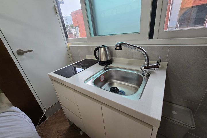 Hongdae, excellent value for money, 4 people, 4th image