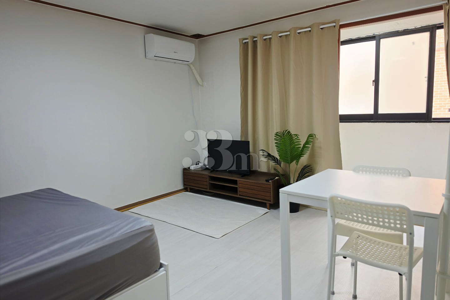 Dujeong-dong, spacious room with 1 queen bed 8th image