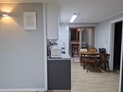 Fully furnished, stylish space just 5 minutes 7th image