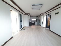 #59 A really big three-room apartment 0th image