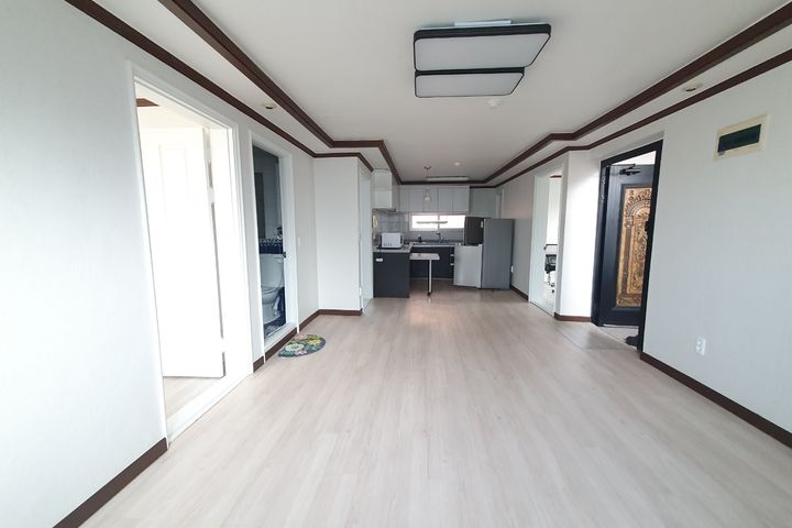 #59 A really big three-room apartment 0th image