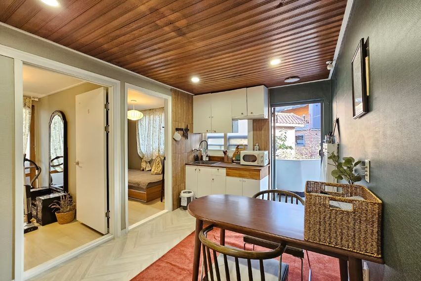 홍대 중심 3룸 4인