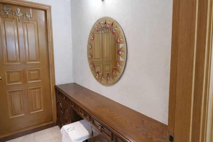 50-pyeong, three-bedroom apartment near a sub 10th image