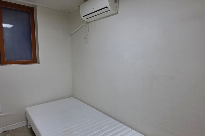 4 minutes to subway station, fully furnished 7th image