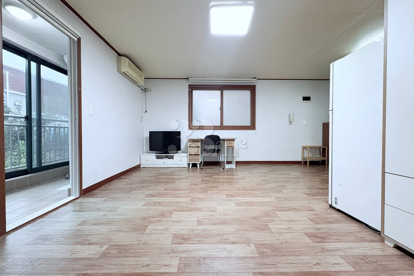 Large studio apartment near Deokgye Station i 2th image