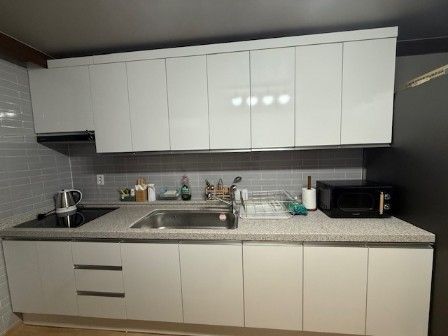 Three-room unit (cooking facilities available 6th image
