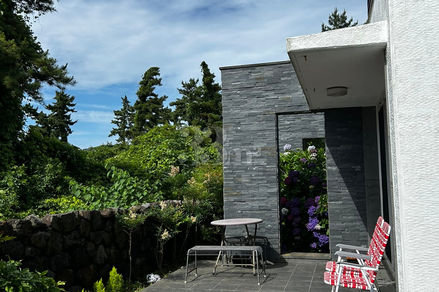 Detached house within walking distance of Hye 4th image