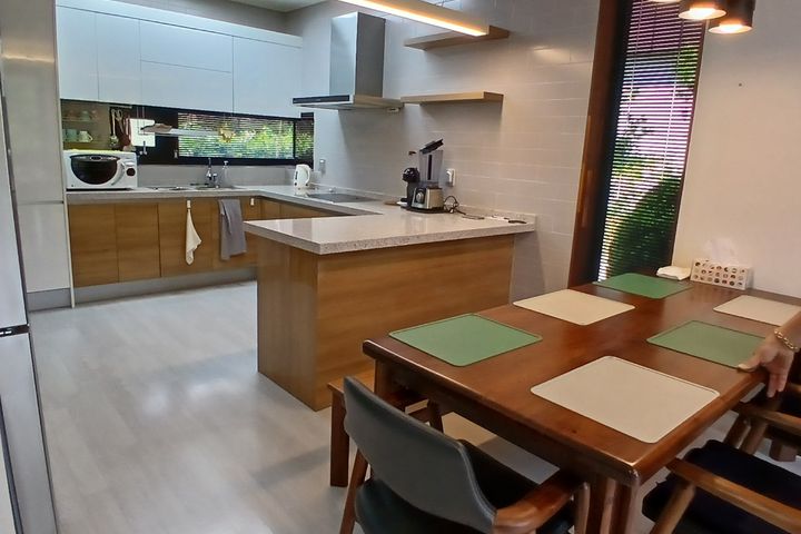 Three-bedroom detached house with a fireplace 11th image