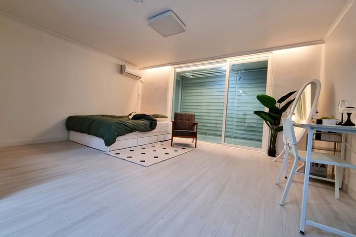 Stay Aura 1 - 5 minutes from the university 2th image