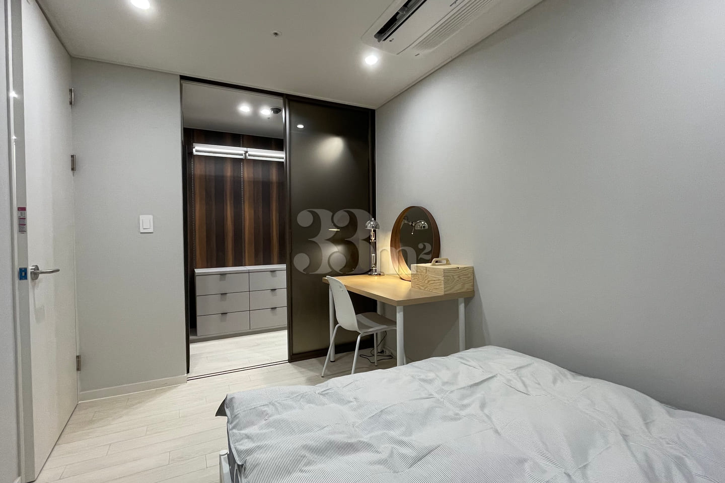 2-room unit near Centerfield Intersection 8th image