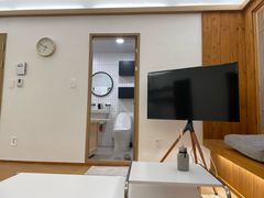 10 minutes from Itaewon Station, 2BR 4th image