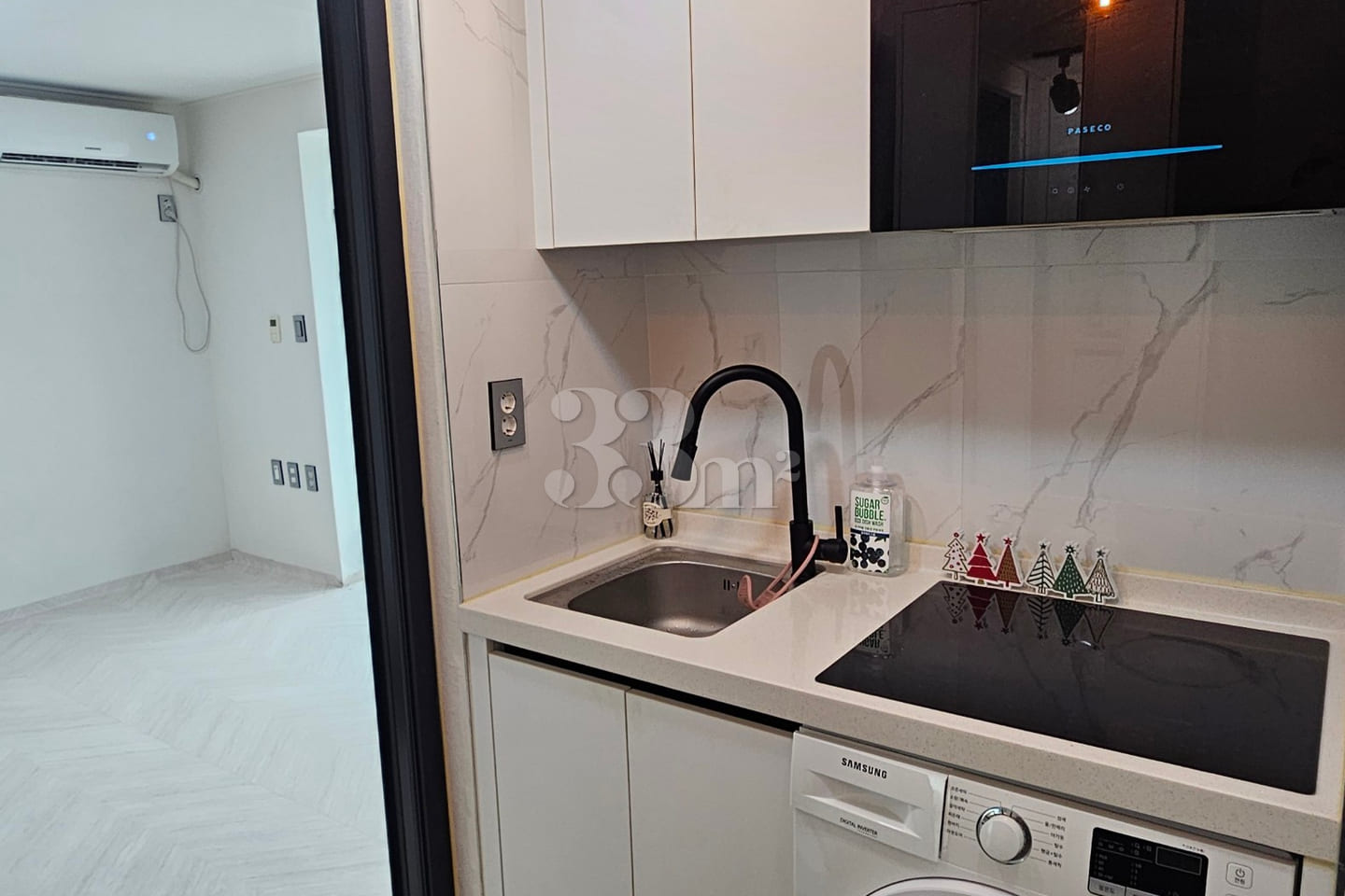 A studio apartment perfect for one person. 1th image