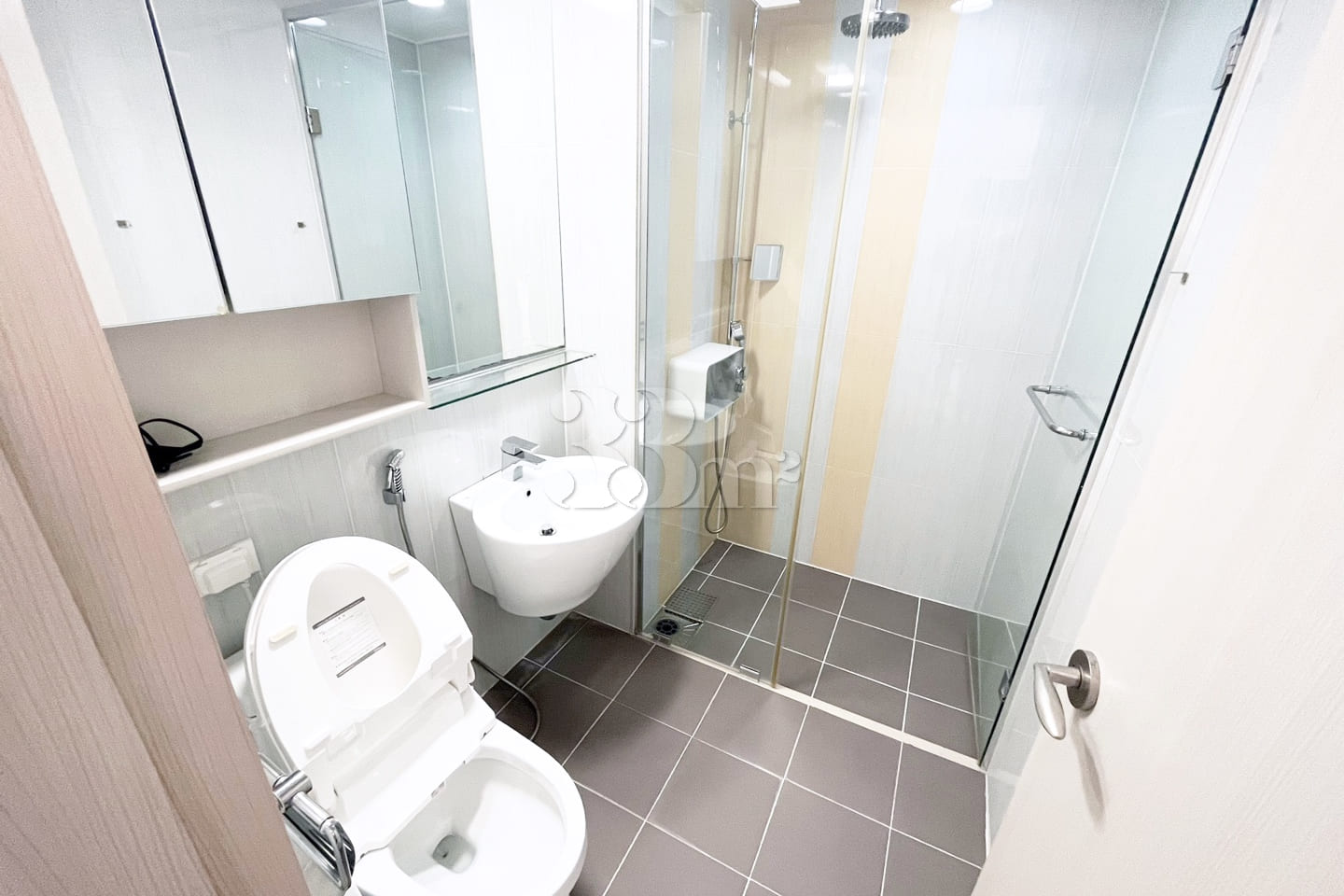 Neat and spacious room in Yongsan-gu 5th image