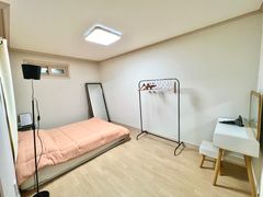 Kongkong House: A Stylish Private House 1th image