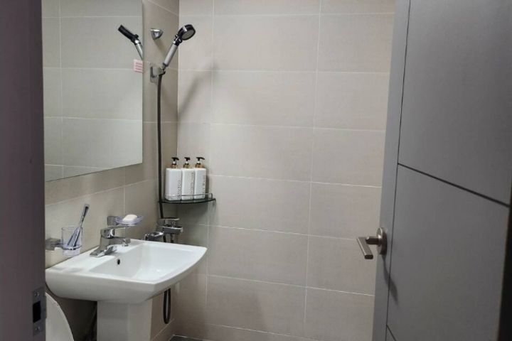 Spacious and comfortable private room. 2th image