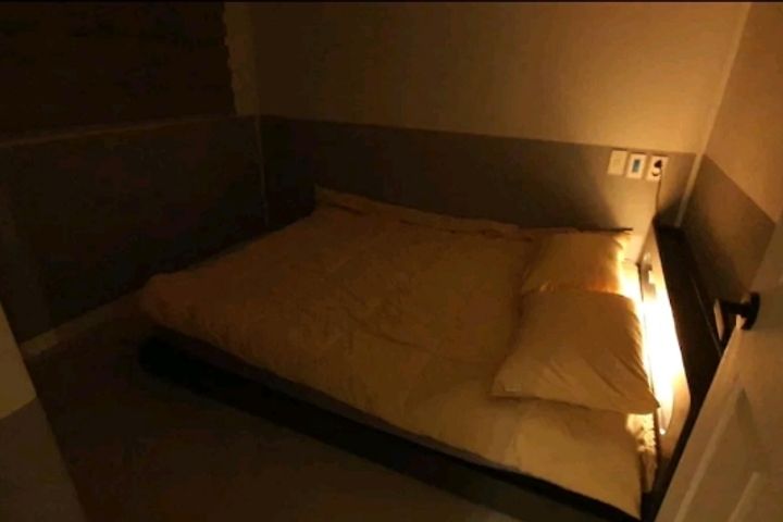 A neat and cozy house. 5th image