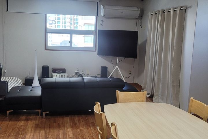 Studio with a view, sleeps 4 6th image