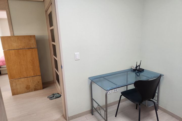 Gaom Modern South-Facing Fully Furnished Thre 6th image
