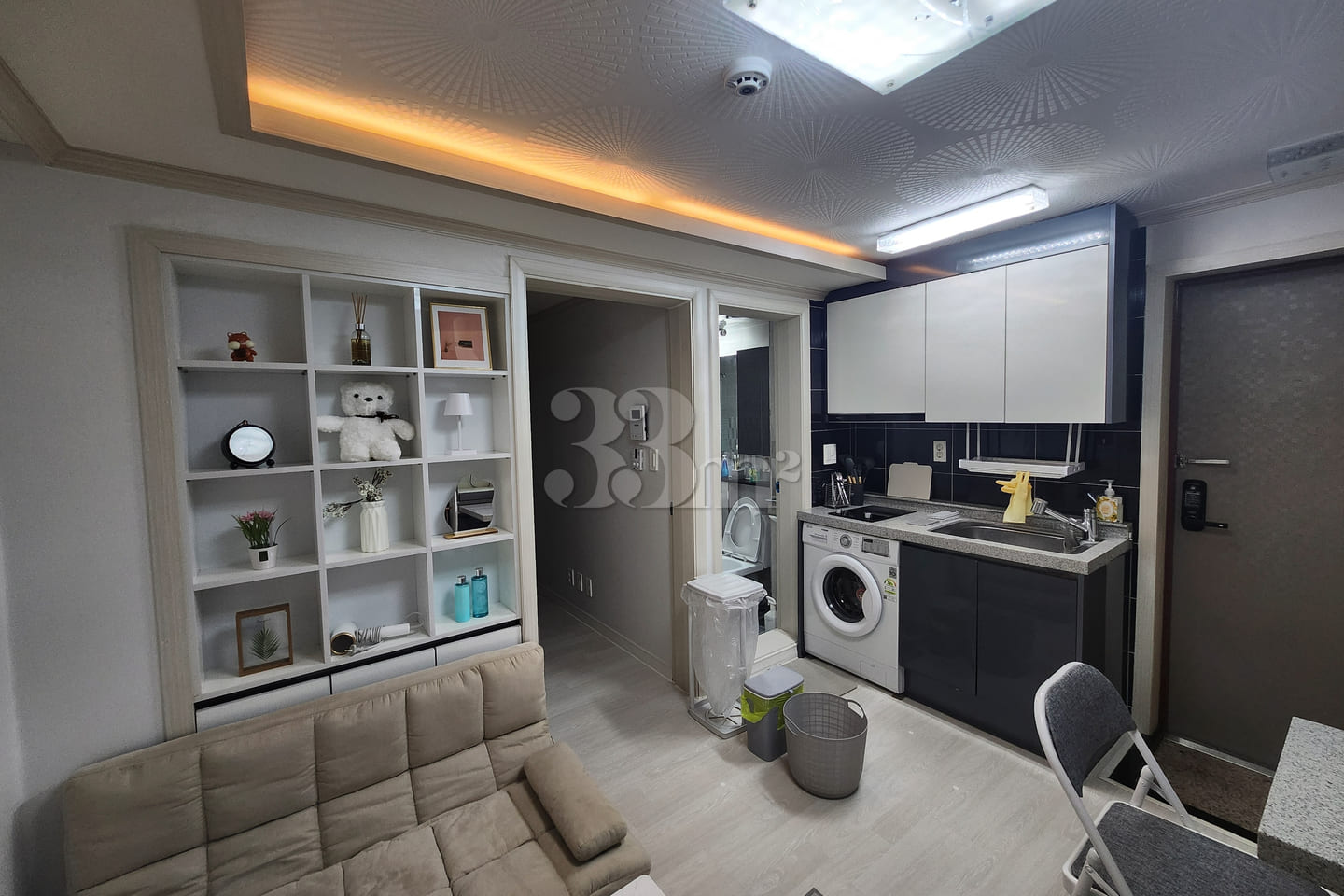 Large room in a new building, 5 minutes from  1th image