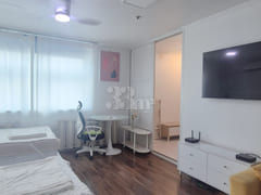 Great location in Sinchon; spacious room. 7th image