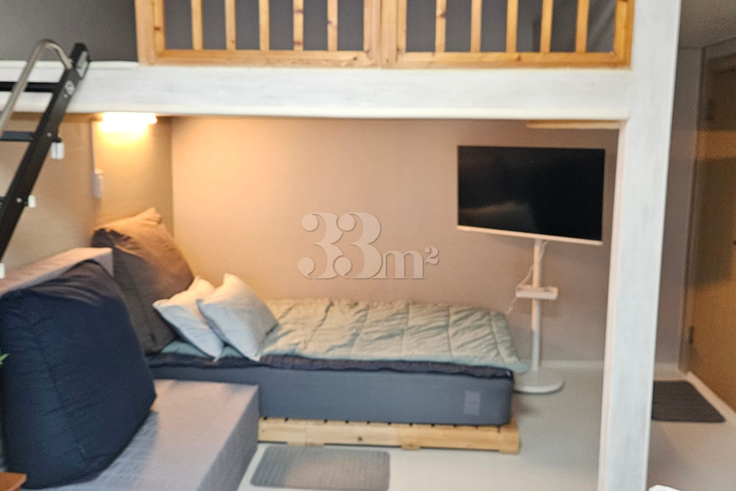Charming second-floor studio apartment 1th image