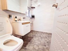 Spacious rooms and ocean views. 9th image