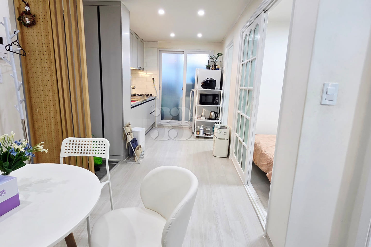 9 minutes from Sangdo Station, white 3-room 16th image