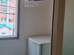 Room 202 7th image