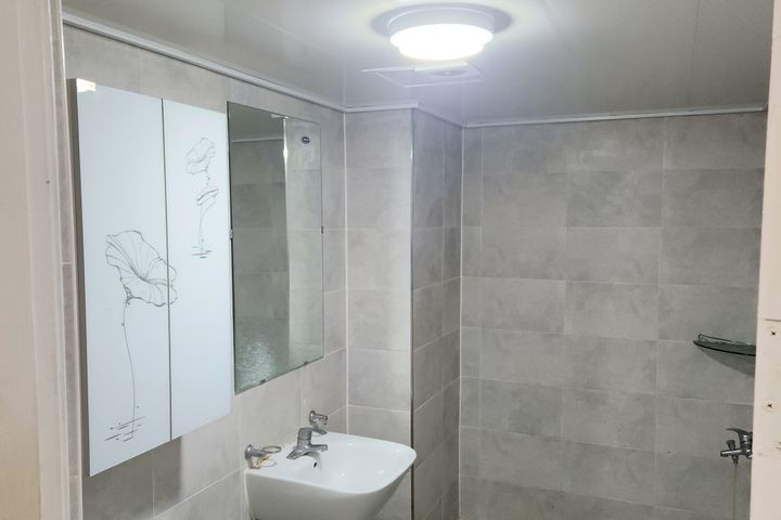 A comfortable and quiet house. 5th image