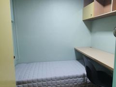Clean and cozy room. 2th image