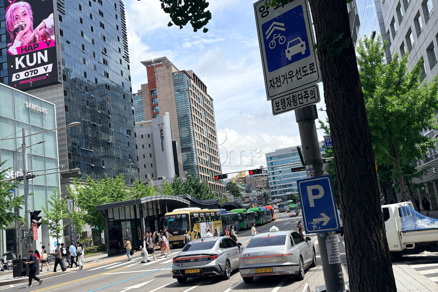 3 min from Hongik Univ. Station - R23 13th image