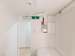 Room 402 2th image