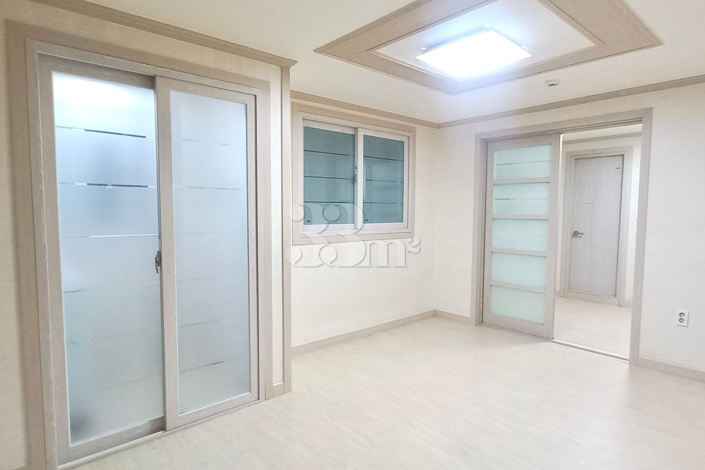 Sunny and Clean Studio Apartment 0th image