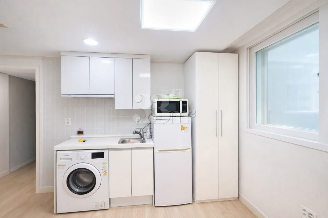 Fully furnished 1st-floor unit near Suyu Stat 11th image