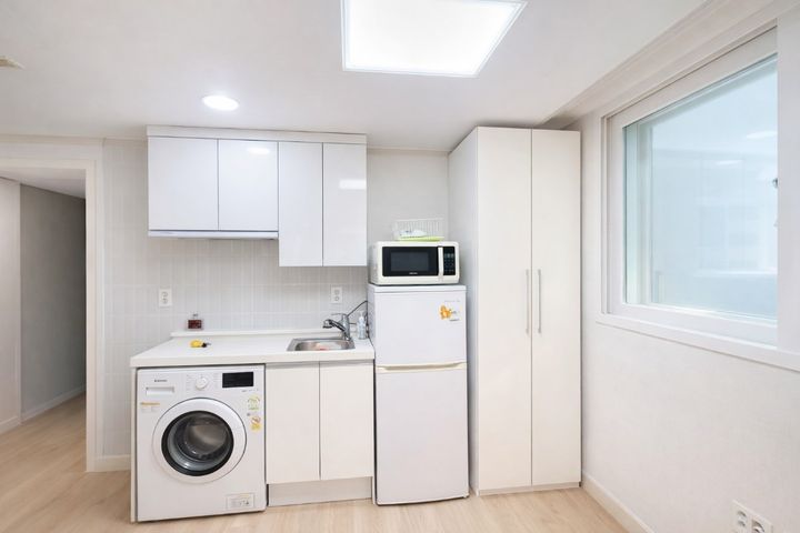 Fully furnished 1st-floor unit near Suyu Stat 11th image