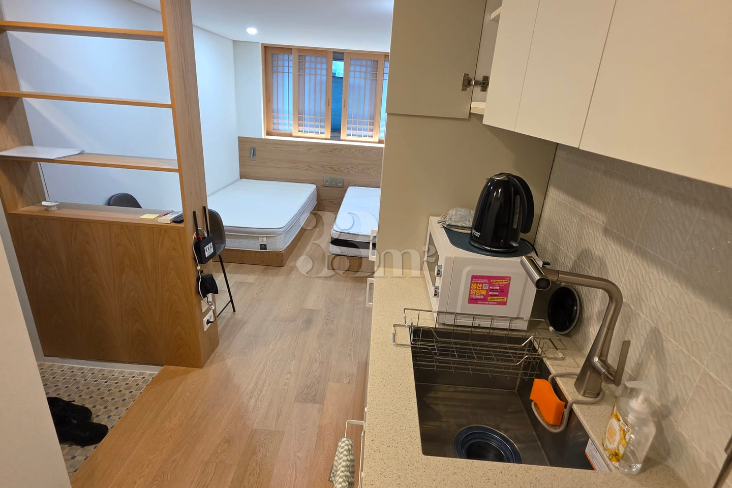 Studio apartment with a large bathtub in Itae 5th image