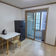 Candid Chat Room Unit Image
